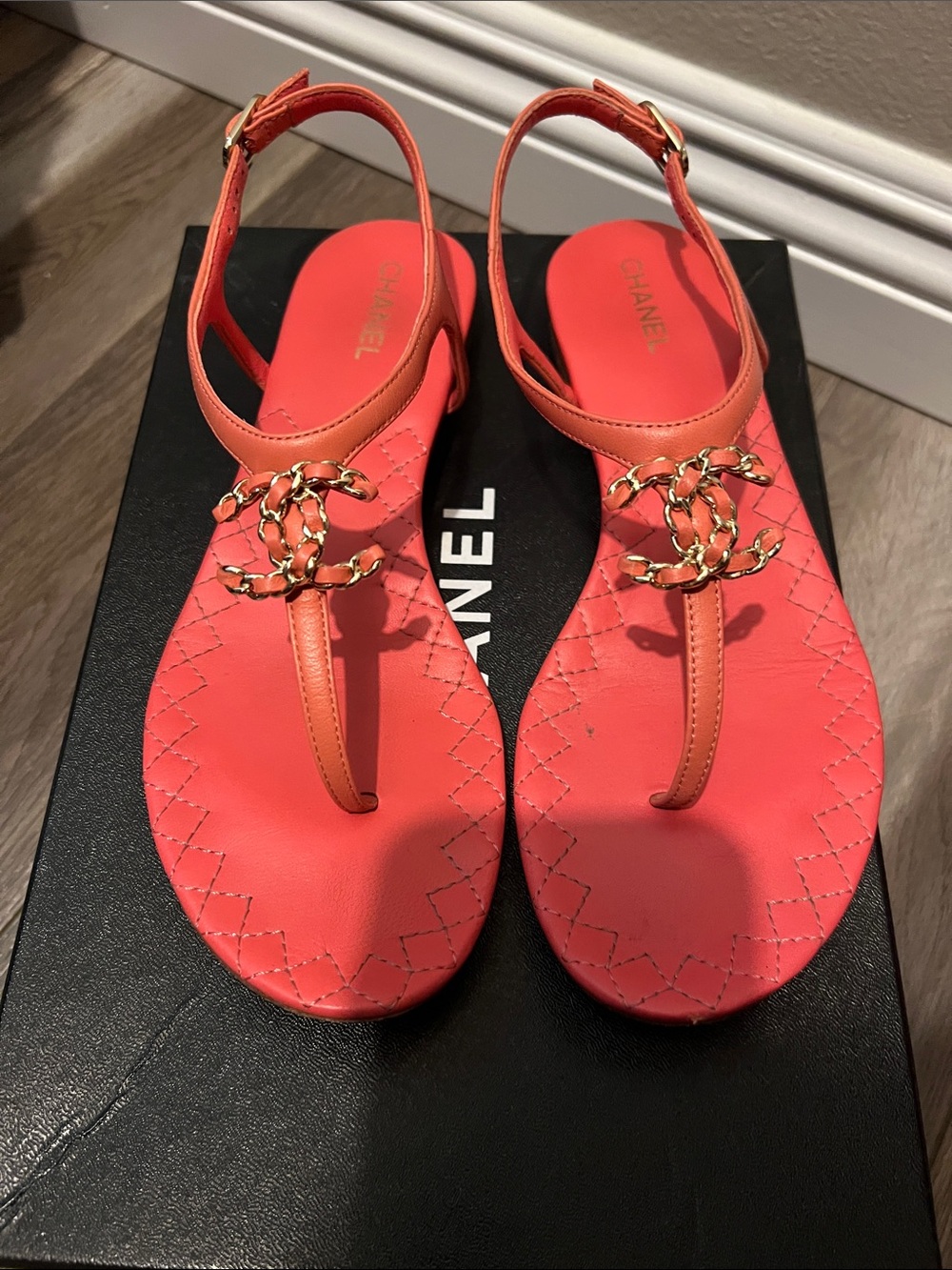 CHANEL Coral Leather T-Strap Logo Sandals with Gold Chain CC
